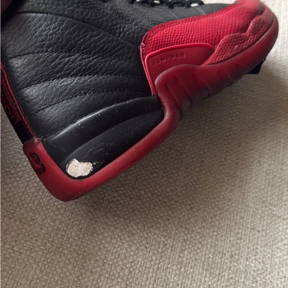 Nike Black and Red Sneakers - Picture 3 of 9
